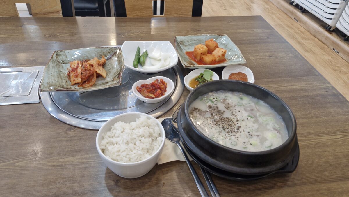 서울에서 전주로 돌아오는 길에 먹는 소머리국밥 한 상
